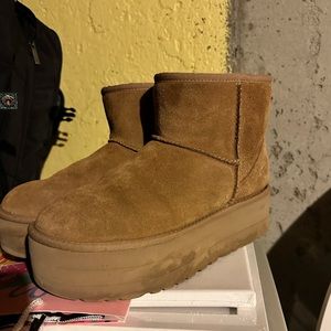 Uggs Mini Platform boot in size 9